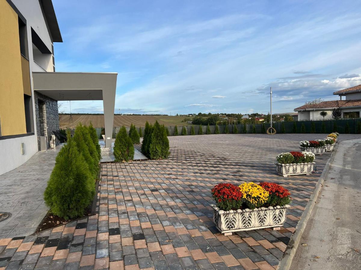 Stef Rooms Tirgu Frumos Exterior foto
