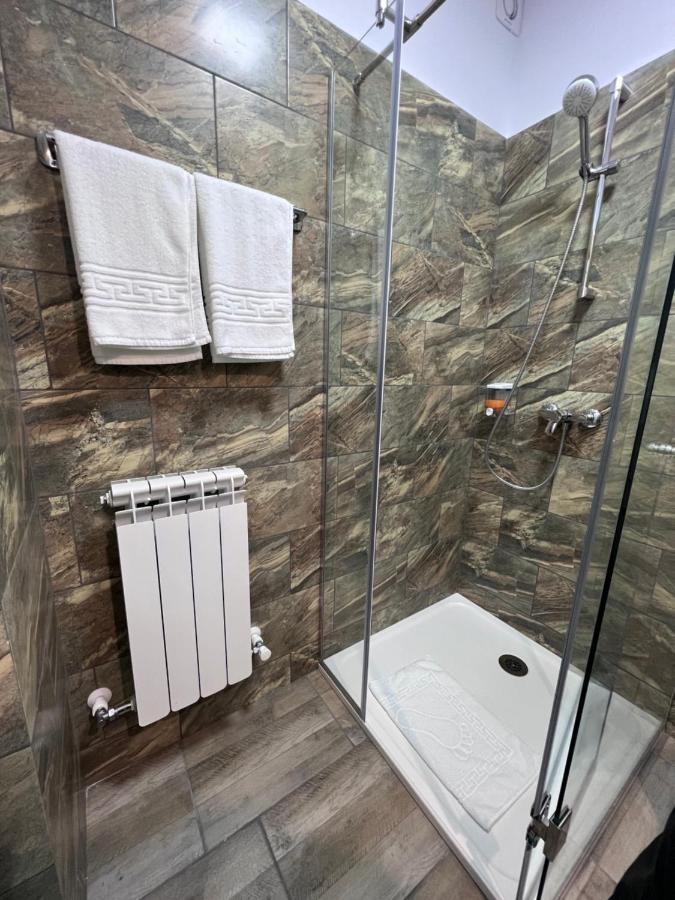 Stef Rooms Tirgu Frumos Exterior foto