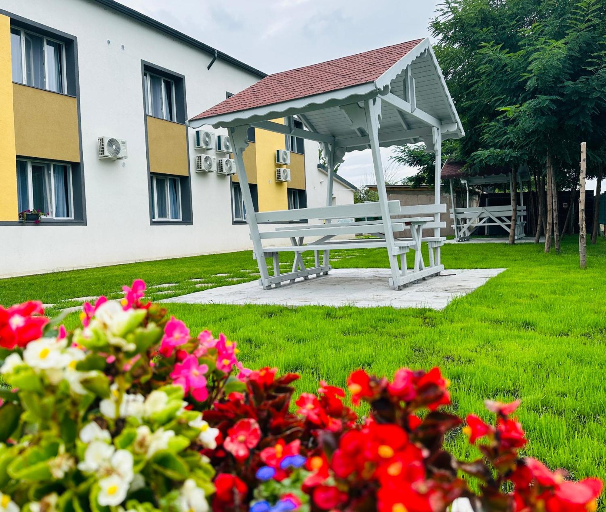 Stef Rooms Tirgu Frumos Exterior foto