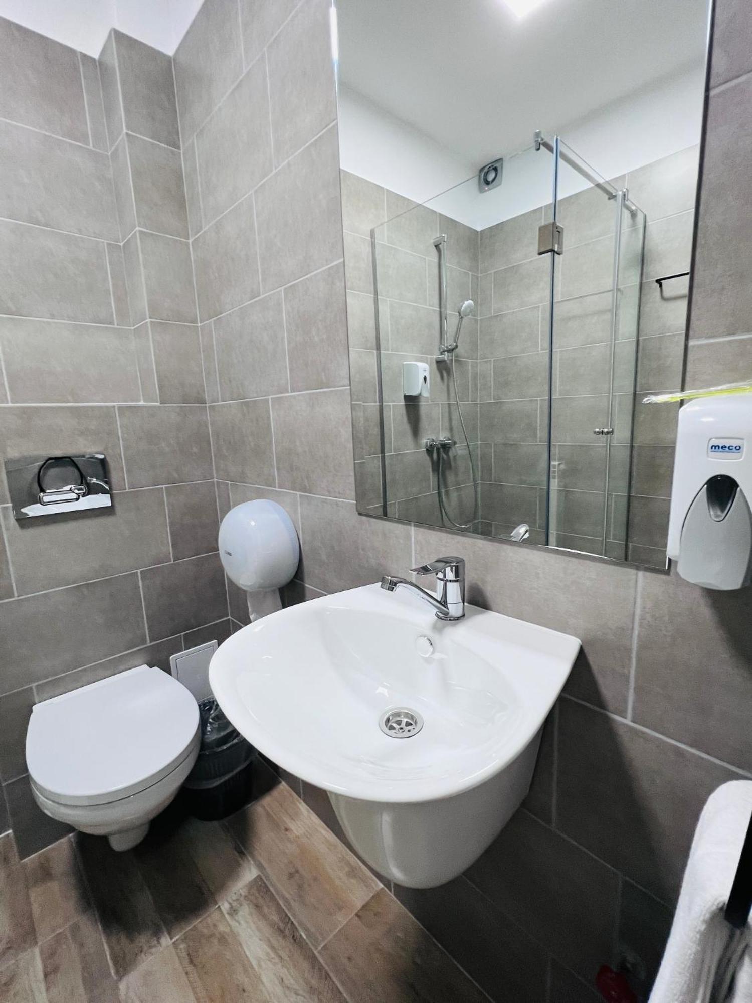 Stef Rooms Tirgu Frumos Exterior foto